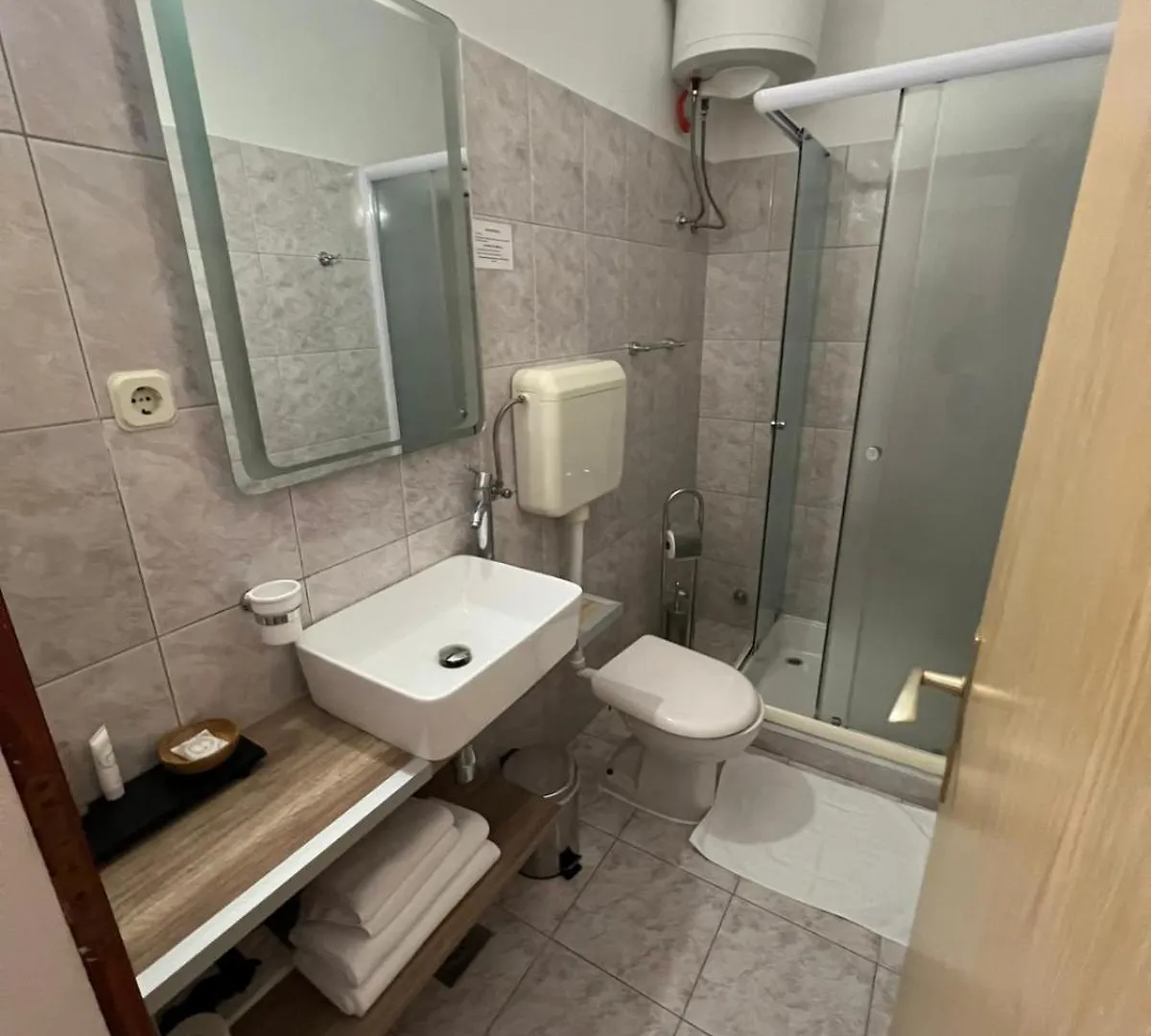 Bellevue Rooms Stara Baska 4*,